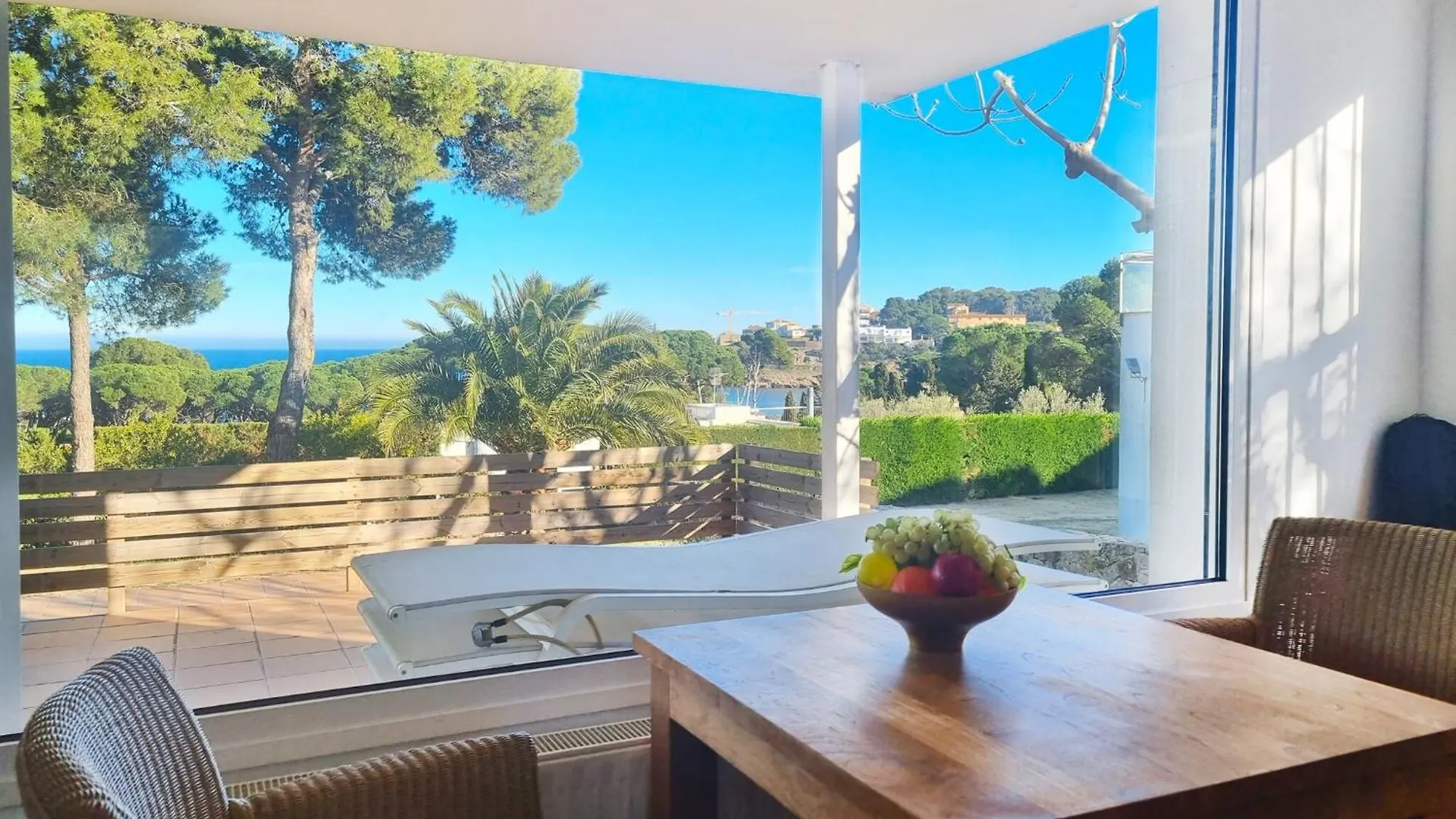 Stylish And Tranquil Villa For 8 People L' Escala
