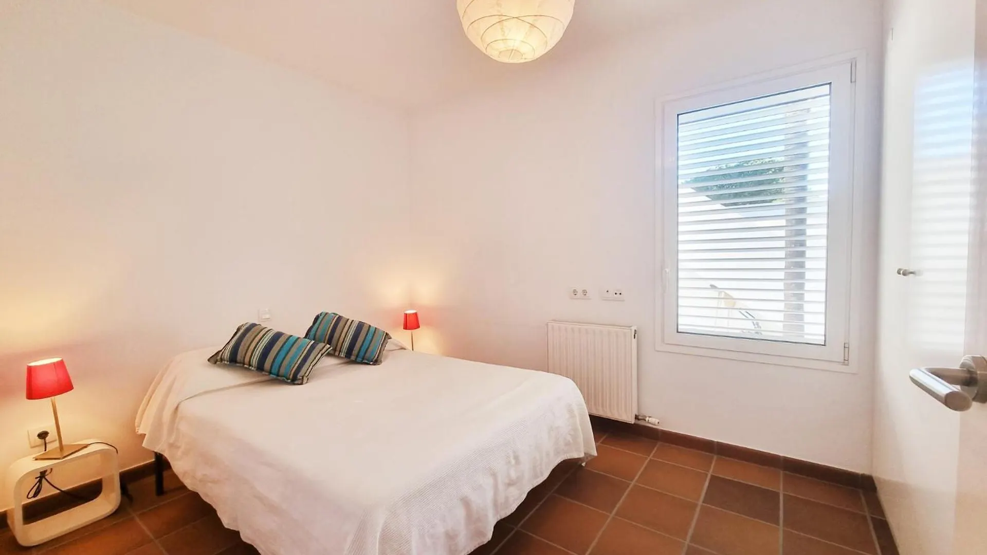 Stylish And Tranquil Villa For 8 People L' Escala