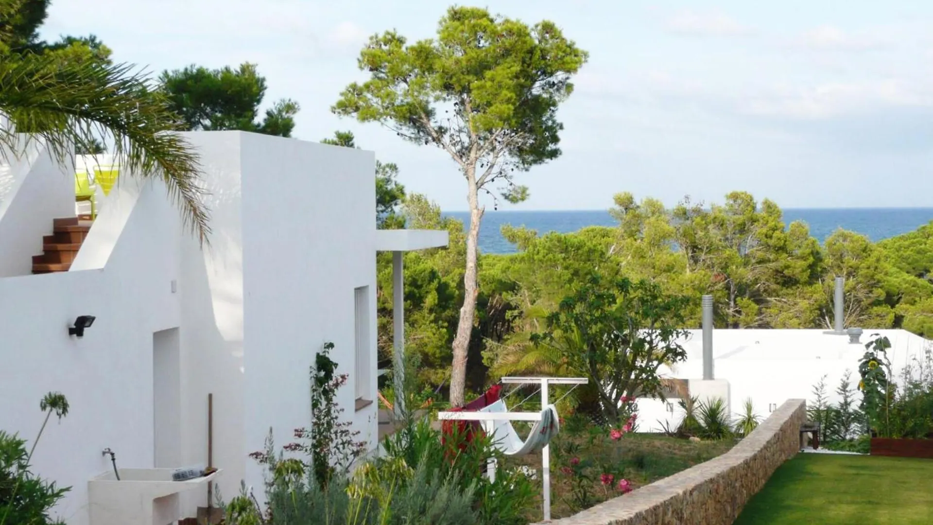 Stylish And Tranquil Villa For 8 People L' Escala